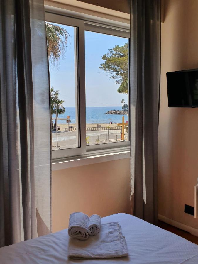 Vela Bianca H & R Hotel Diano Marina Eksteriør billede