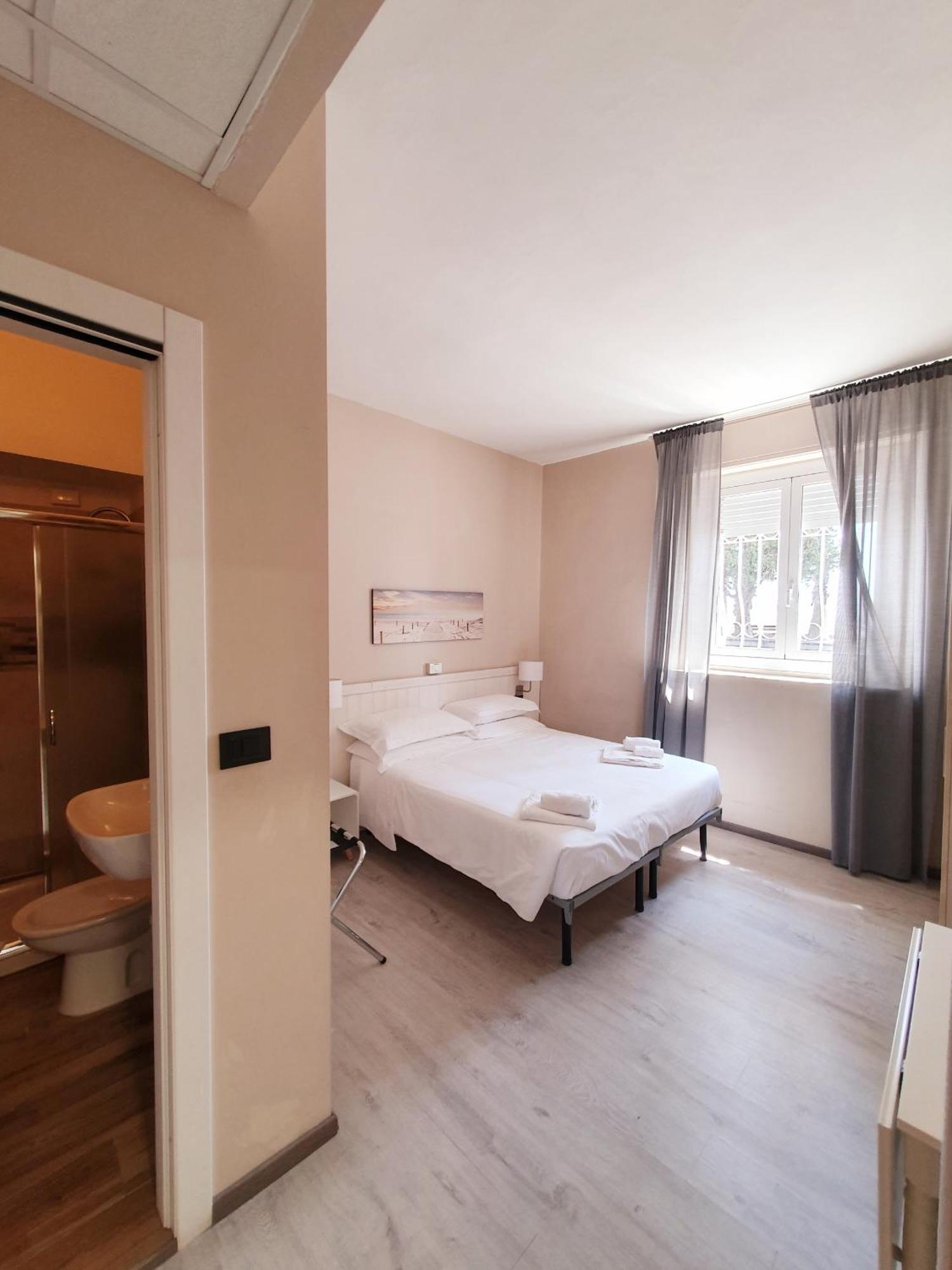 Vela Bianca H & R Hotel Diano Marina Værelse billede